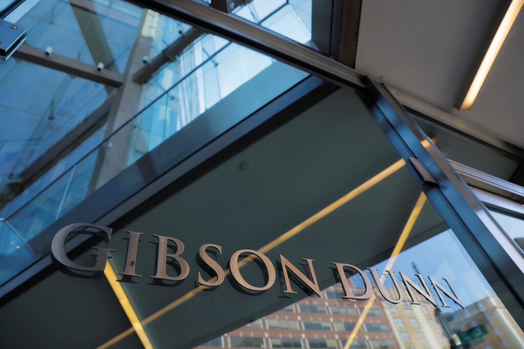 TOP MANHATTAN LAW FIRMS TO WORK WITH
